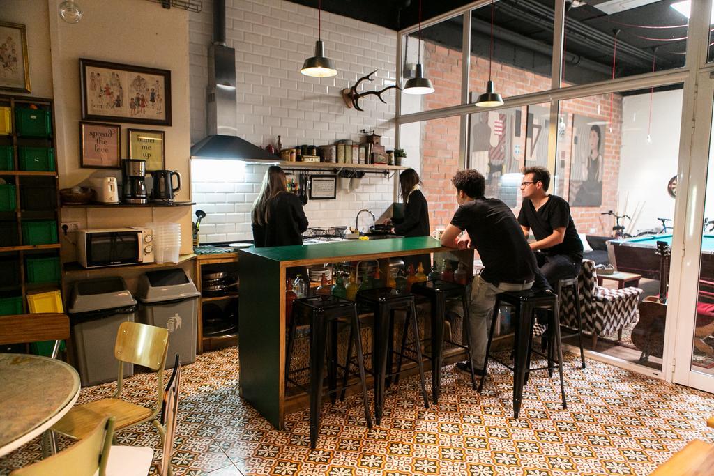 Pars Tailor'S Hostel Barcelona Bagian luar foto